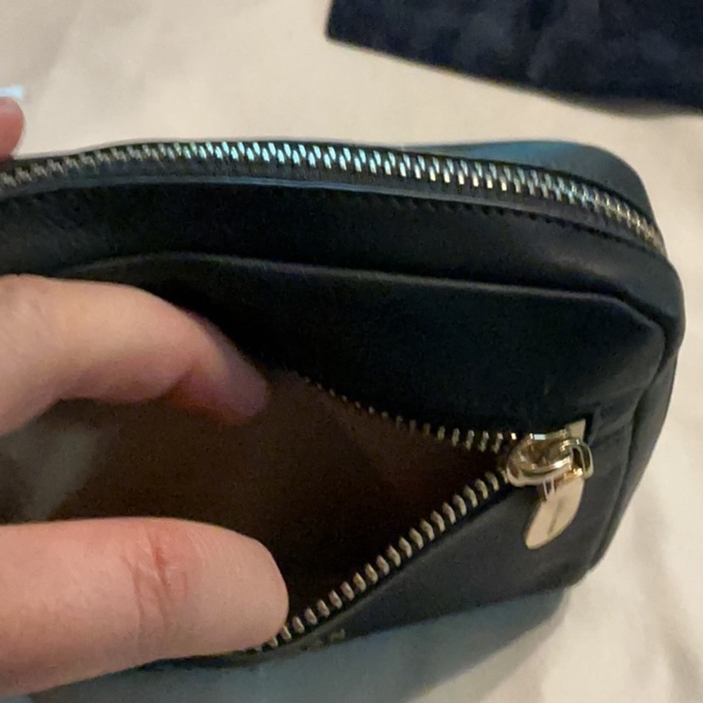 NWT Cole Haan Black Leather Wristlet with Navy Dust Bag - Picture 4 of 8
